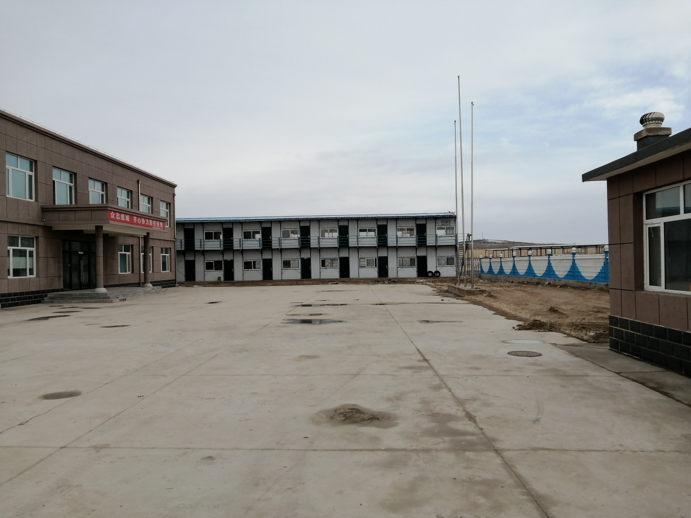 内蒙古自治区赤峰市翁牛特旗亿合公敖汉旗新惠镇工业园区外环路北商业