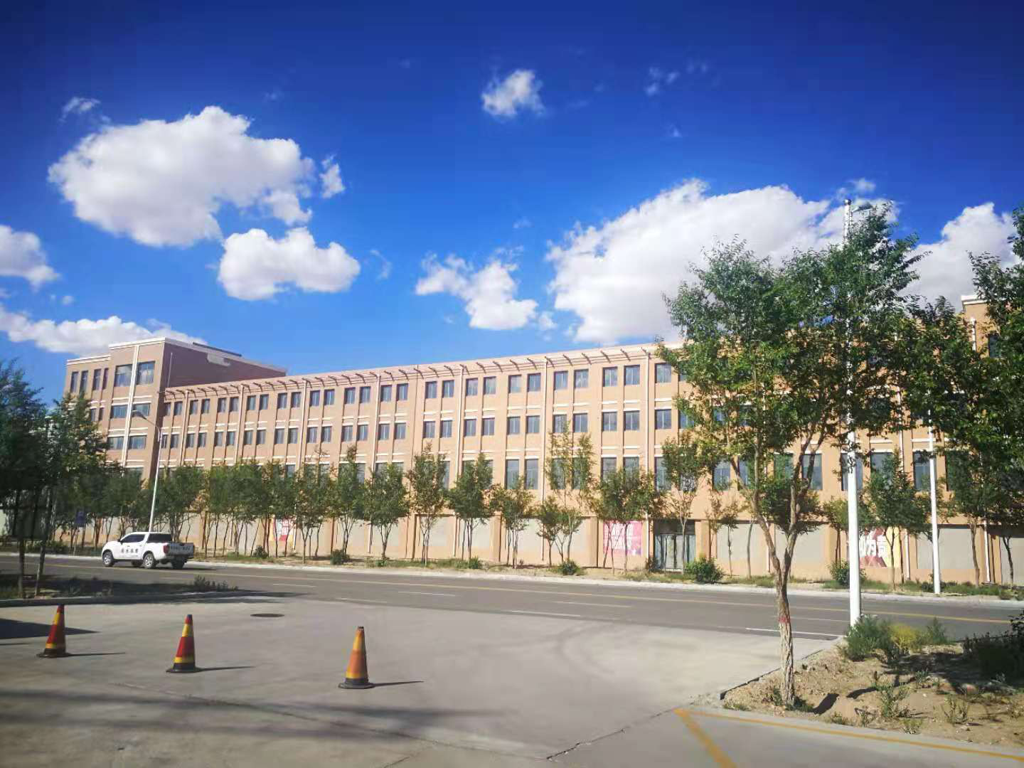 内蒙古自治区锡林郭勒盟二连浩特市建设路东、纬一街南房产