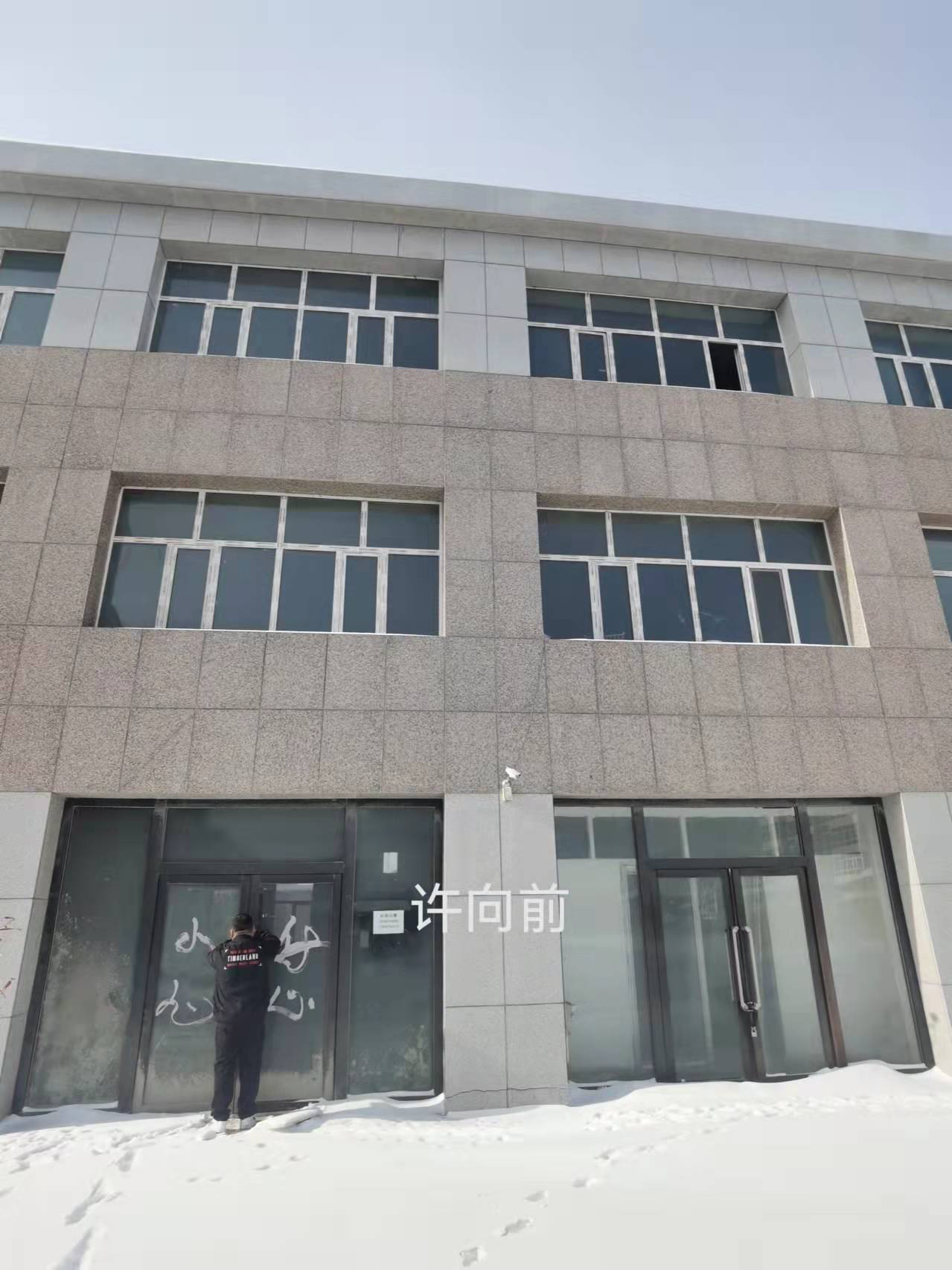 内蒙古锡林郭勒盟阿巴嘎旗宝格达乌拉西街和乌冉克西街转角综合楼108-208、109-209、105-205房产