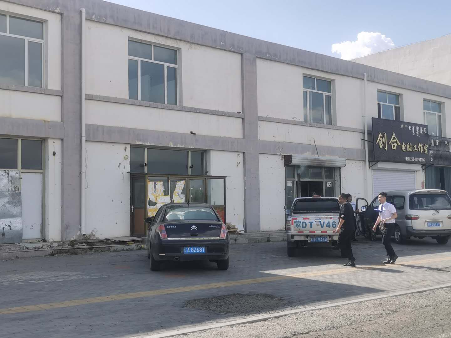 内蒙古自治区锡林郭勒盟西乌旗巴彦花镇能源化工园区生活区东峰地产商住楼104-204铺房产