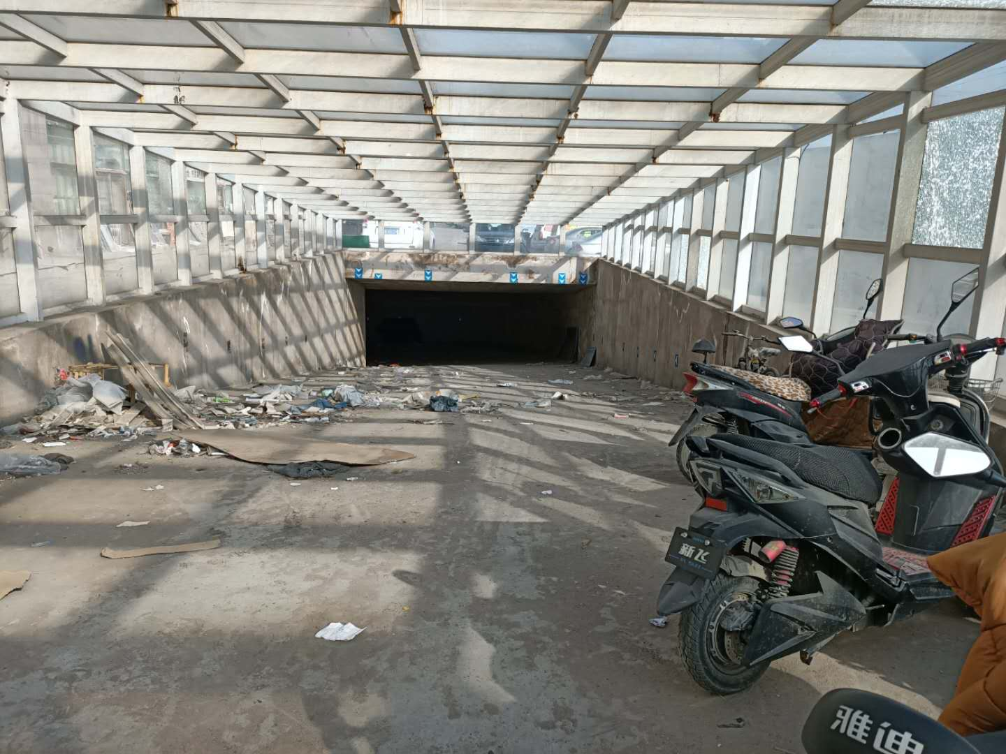 内蒙古鄂尔多斯市东胜区天骄路5号街坊兴蒙商贸城A座-101、102、103号房产