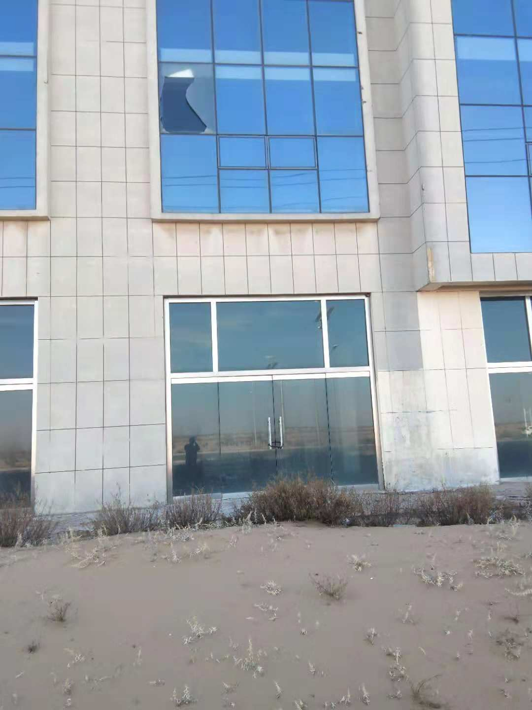内蒙古自治区鄂尔多斯市乌审旗嘎鲁图镇经鑫正元物流2号楼5号商业楼1-2层房产