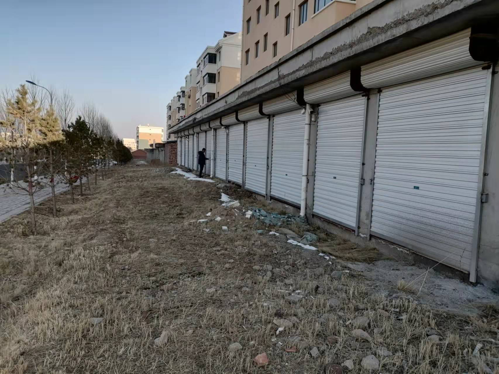 内蒙古自治区乌兰察布市察右中旗科镇金熙嘉园2号楼门脸房由西往东数13号房产