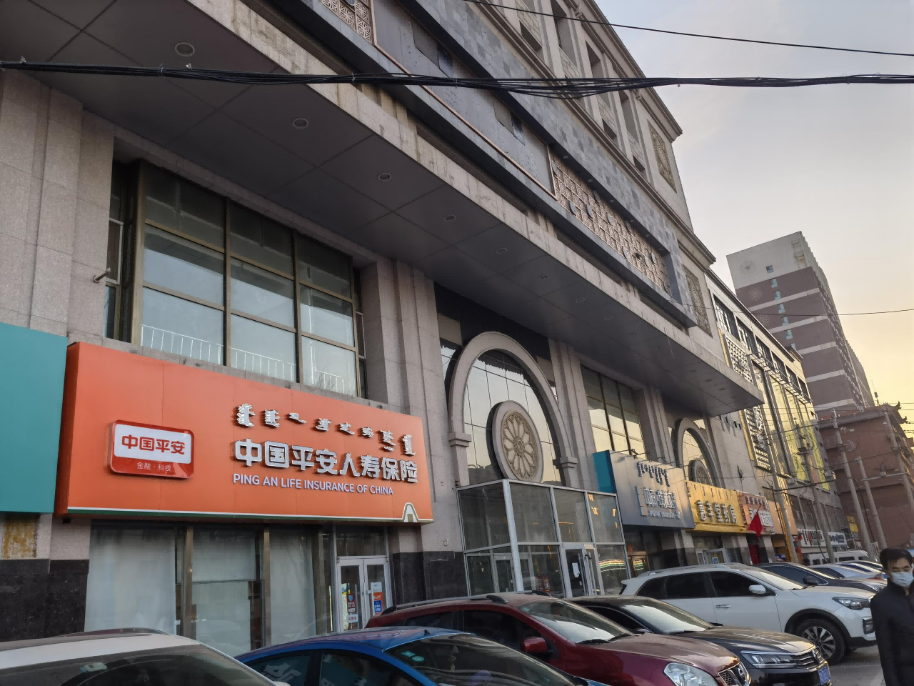 内蒙古呼市赛罕区乌兰察布路中星花园小区荣胜大厦综合楼2层201和3层301房产