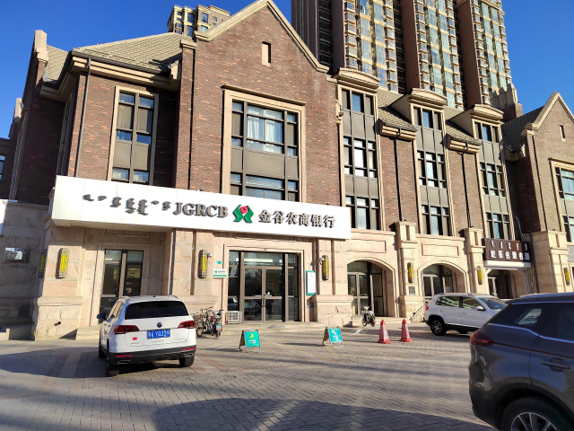 内蒙古呼和浩特市新城区北二环以北、丁香路以西，项目名称为红树湾的3、4号商业楼102的一、二层，门厅1的一、二层，103的一、二层，104的一、二层以及101的第四层，102的第四层，103的第四层，104的第四层，105的第四层，门厅1的第四层，门厅2的第四层商品房。呼和浩特市新城区北二环以北、丁香路以西，项目名称为红树湾的3、4号商业楼101的第三层、102的第三层，门厅1的第三层，103的第三层，104的第三层，105的第三层，门厅2的第三层以及101的第五层房产