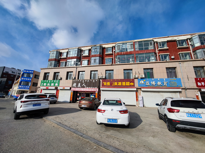 内蒙古乌兰察布市乌兰花镇和平路锦绣花园小区1号楼商铺房产